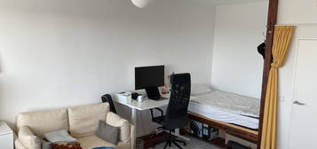 Sublet in Neu-Tempelhof for 7 weeks (Nov 30th - Jan 19th)