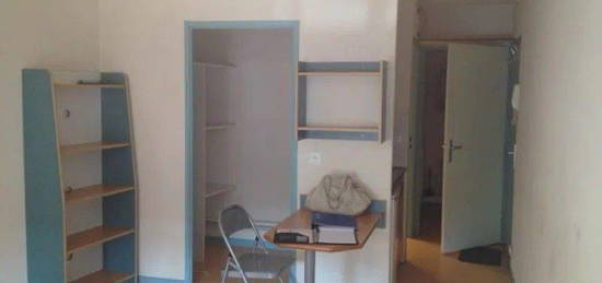 Studio meublé  à louer, 1 pièce, 28 m², Étage 4/–