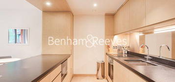 Flat to rent in Viaduct Gardens, London SW11