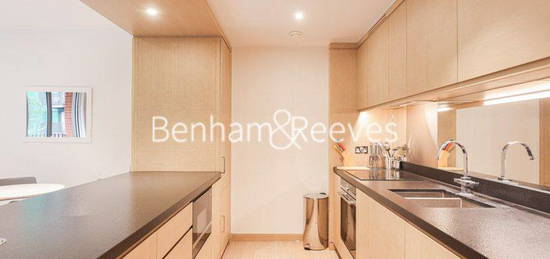 Flat to rent in Viaduct Gardens, London SW11