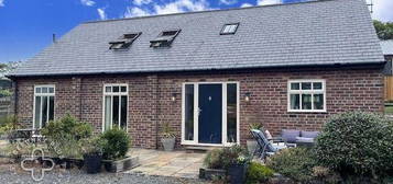 4 bed detached house to rent