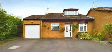 3 bedroom link detached house for sale