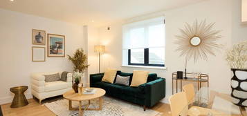 Flat to rent in Russell Mews, Brighton BN1