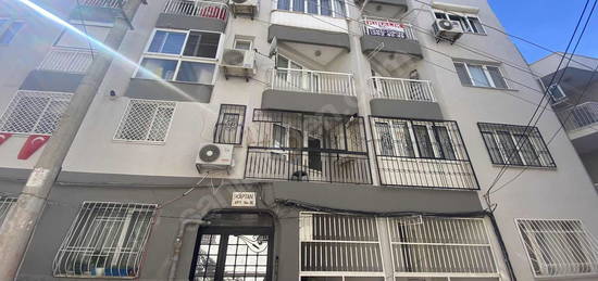 Göztepede Mithatpaşa Caddesi Yakını Bakımlı Kiralık 2+1 Daire