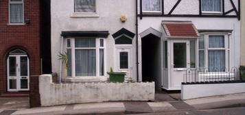 Room to rent in Old Park Road, Wednesbury WS10