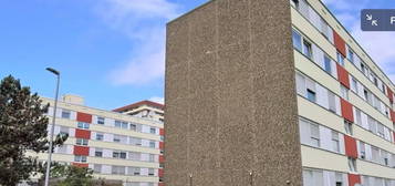 Sanierte 3-Raum-Wohnung mit Balkon in Hackenbroich