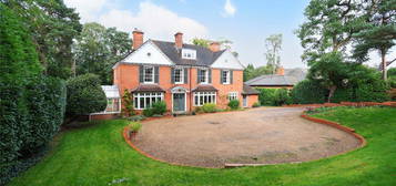 6 bed detached house to rent