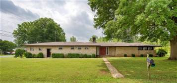 210 W Ford Ave, Muscle Shoals, AL 35661