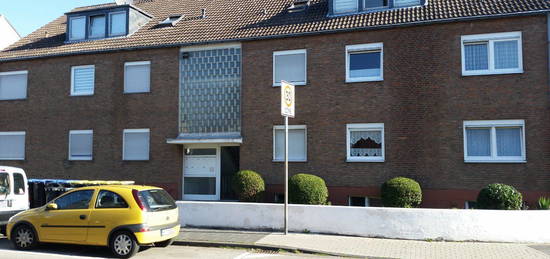 Sanierte Wohnung in 9-Familienhaus, Meschenich