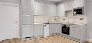 Mews house to rent in York Mews, Kentish Town NW5