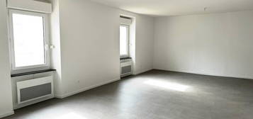 Appartement  à louer, 3 pièces, 80 m², Étage 2/–