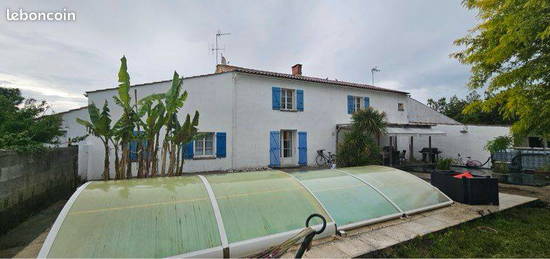 Maison 185m2 avec piscine et dépendances