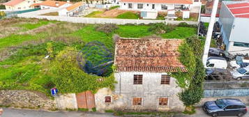 Moradia anterior a 1951 para reconstrução em Santa Maria da Feira