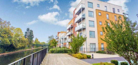 Flat for sale in Taywood Road, Northolt UB5