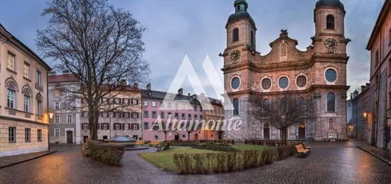 Tolle Stilaltbau-Wohnung mit rd. 116,6 m² Nutzfläche & gemeinsamen Balkon im Herzen der Innsbrucker City am Domplatz