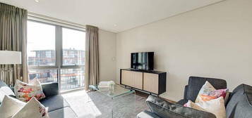 Flat to rent in Merchant Square East, London W2.