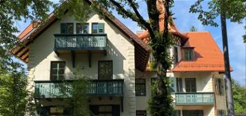 Miete: Erstbezug nach Kernsanierung in denkmalgeschütztem Altbau 1897 - 2-Zimmer-Wohnung mit Balkon