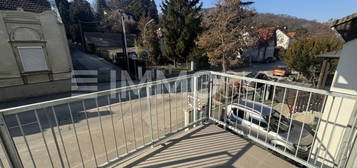 Helle Wohlfühoase mit Balkon