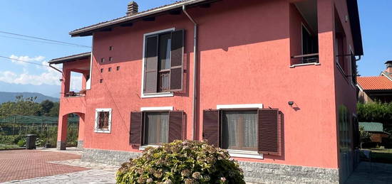 Villa bifamiliare via Tripoli, Centro, Pavone Canavese