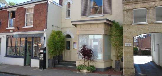 Flat to rent in Parchment Street, Winchester SO23