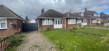 Bungalow to rent in Birdsfoot Lane, Luton LU3