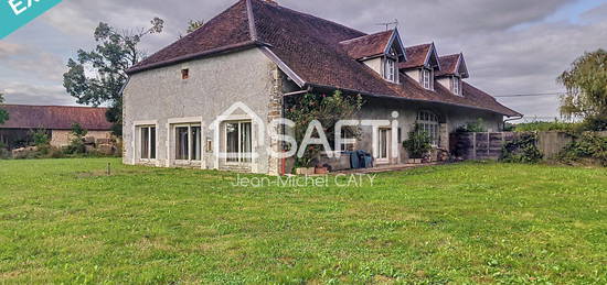 SELIGNEY, grande maison en pierre de sur terrain piscinable.