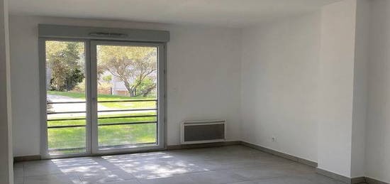 Appartement  à louer, 3 pièces, 2 chambres, 61 m²