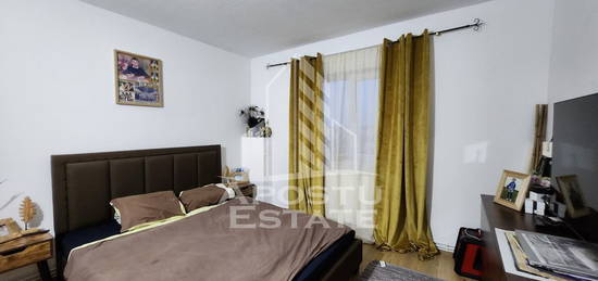 Apartament decomandat cu 3 camere, centrala proprie, zona...