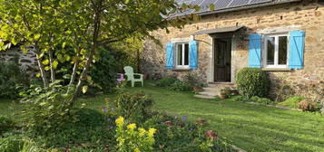 Un environnement agréable ! petite maison en pierre avec grange