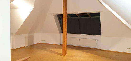 Schöne 1-Zimmer-Dachgeschosswohnung mit EBK in Langenhagen