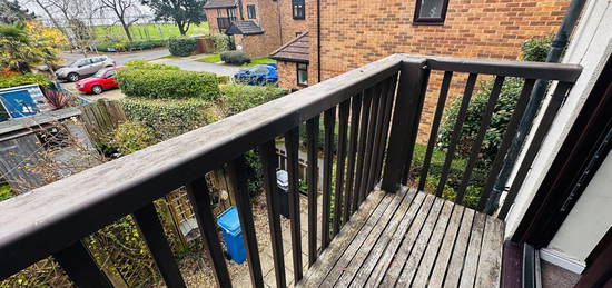 Flat to rent in Catalina Drive, Poole BH15