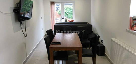 6 bedroom terraced house