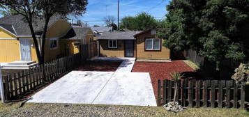 123 N Rose Ln, Manteca, CA 95337