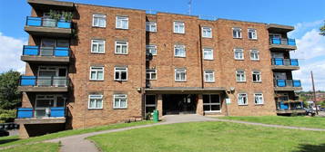 Flat to rent in The Homestead, Arnos Grove N11