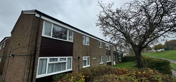 Flat to rent in Douglas Drive, Stevenage SG1