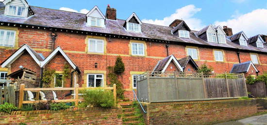 Town house to rent in Arundel, West Sussex BN18