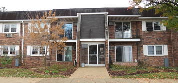 2427 Ogden Ave Apt 7, Downers Grove, IL 60515