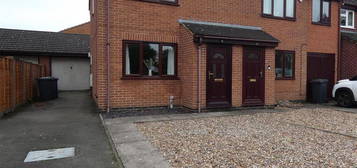 2 bedroom semi-detached house to rent