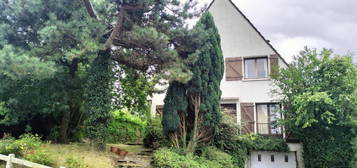 Maison avec travaux dans impasse calme, 3 chambres, grand jardin