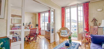 Versailles Ermitage Appartement 3 p  69 m² carrez  situé au 1er étage avec cave et parking