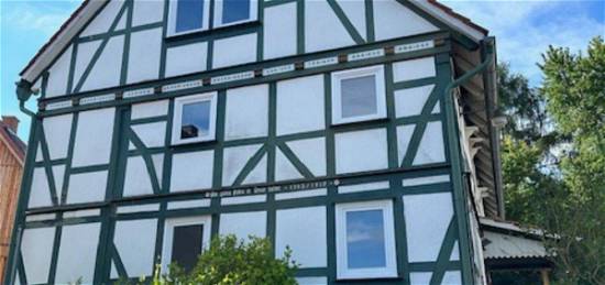 Gemütliches, renoviertes Fachwerkhaus mit 2 Wohnungen im Grünen