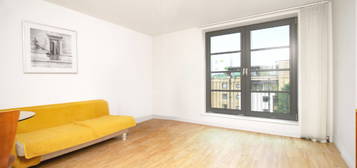 Flat to rent in 592 Commercial Road, Limehouse, London E14