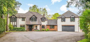 6 bedroom detached house for sale