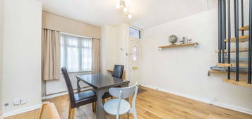 Flat to rent in Chertsey Road, St Margarets, Twickenham TW1