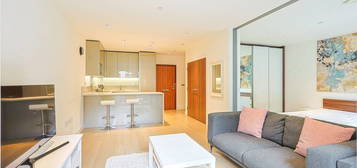 Flat for sale in Longfield Avenue, Ealing W5