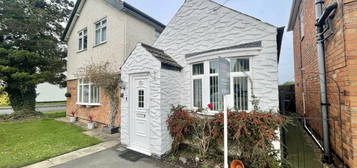 1 bedroom detached bungalow for sale