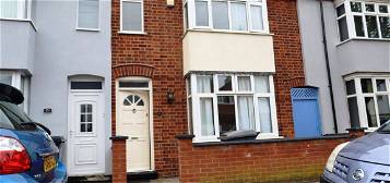 Terraced house to rent in Essex Road, Leicester LE4