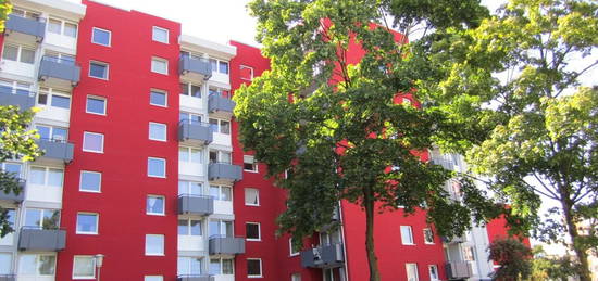 Sanierte &amp; großzügig geschnittene 2 Zimmerwohnung mit Balkon