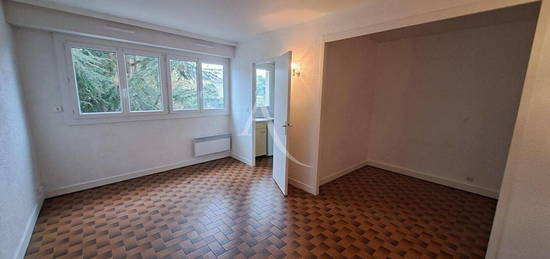 Studio  à louer, 1 pièce, 30 m², Étage 1/–