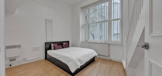 Flat for sale in Earls Court Road, Earls Court, London SW5